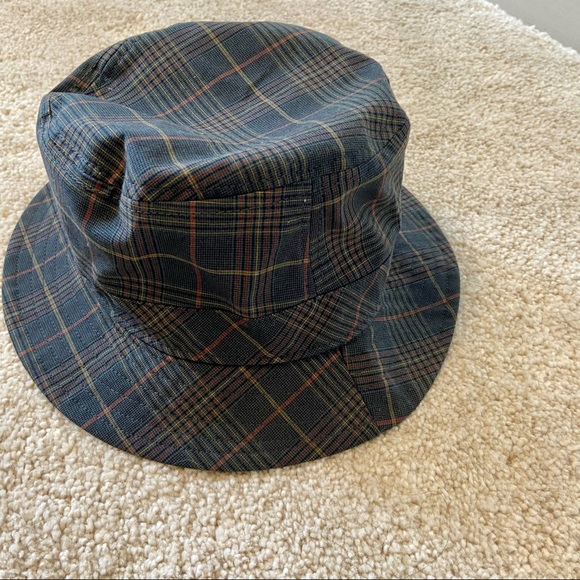Aritzia Auxilary Bucket Hat Plaid - Picture 4 of 6